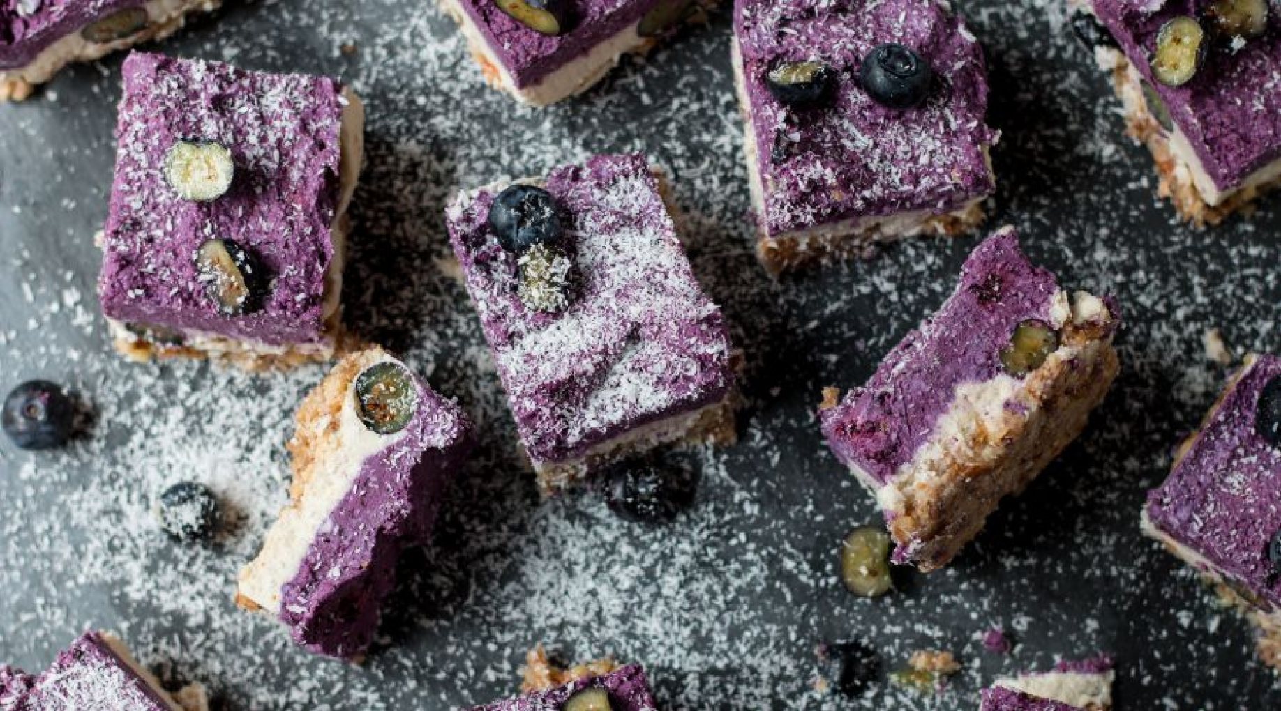 Raw blåbærtærte i tre lag
