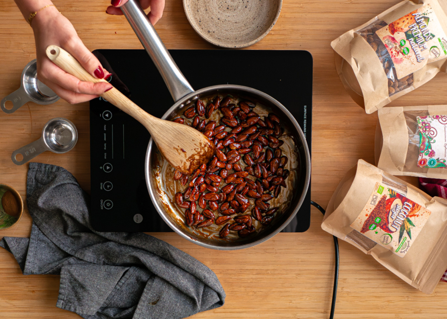 Enkelt julegodt? Lav brændte mandler på kun 10 minutter