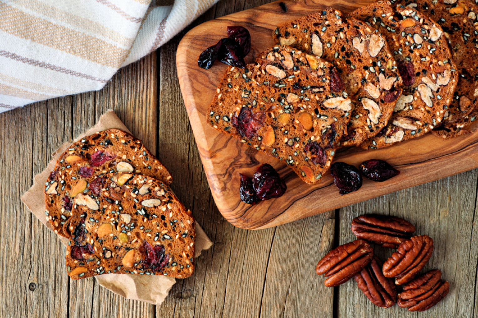 Frøknækbrød med tranebær og julekrydderier - et sprødt indslag på årets julebord