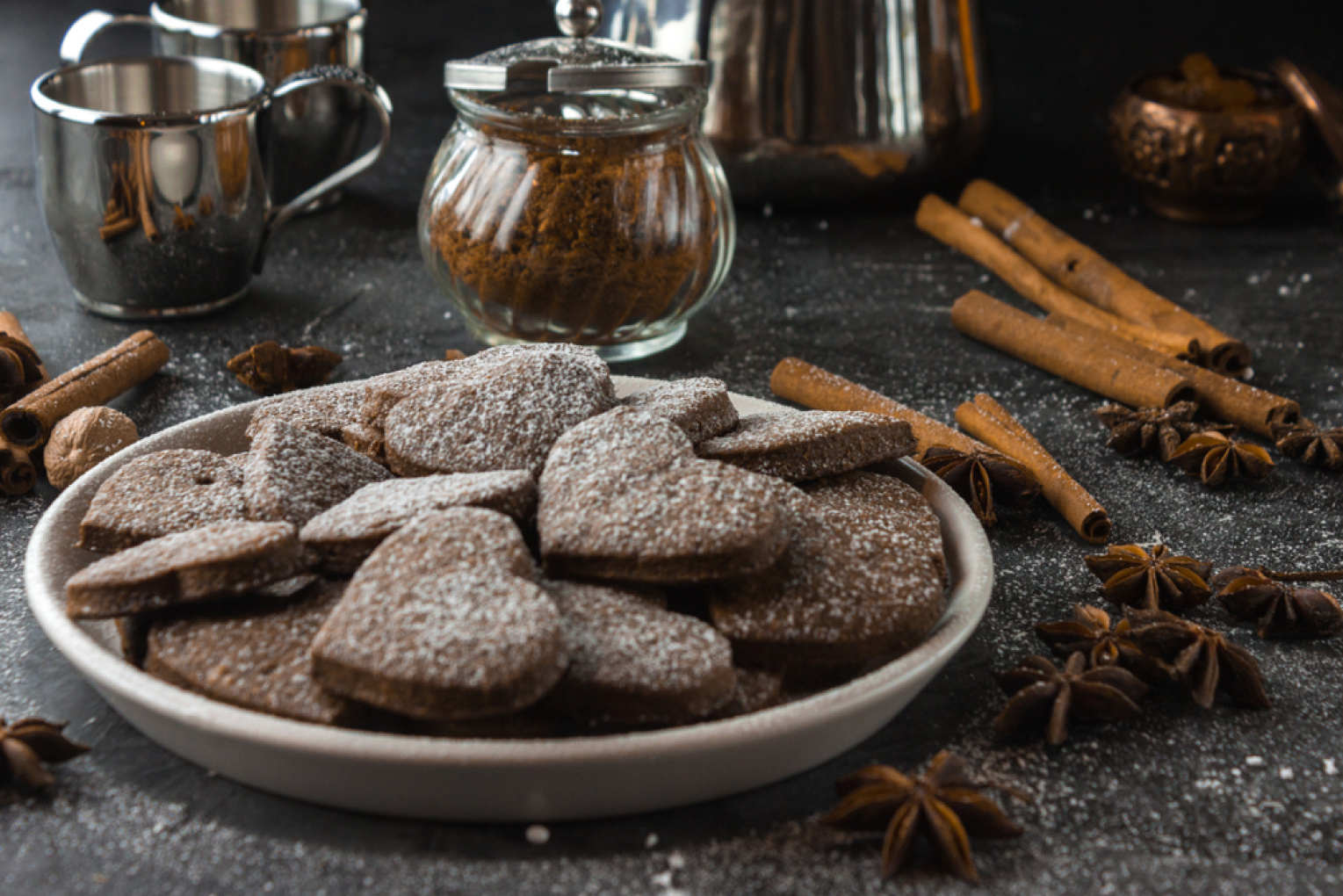 Fyld køkkenet med julens dufte - bag peberkager med mandler