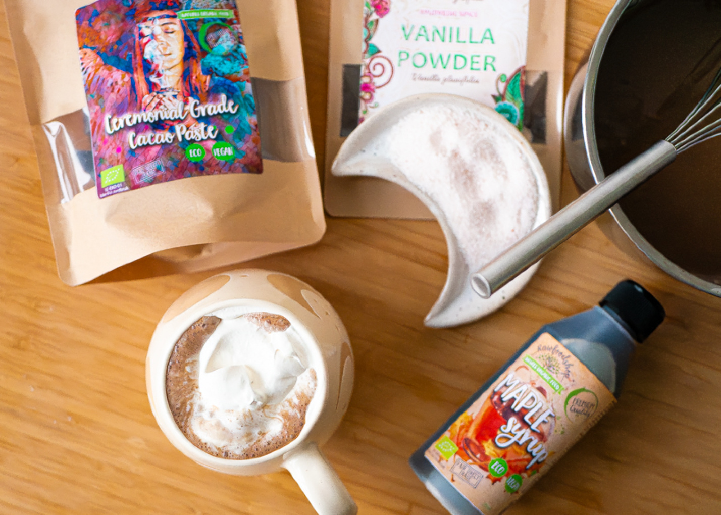 Lav vegansk varm chokolade med ceremoniel kakao