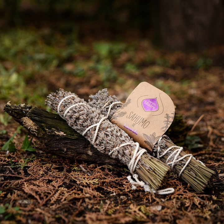 Sahumo Smudge Stick Lavendel 1 stk i gruppen Hjem & Sjæl / Ritual & Ceremoni / Røgelse, Lys og Dufte hos Rawfoodshop Scandinavia AB (193-01)