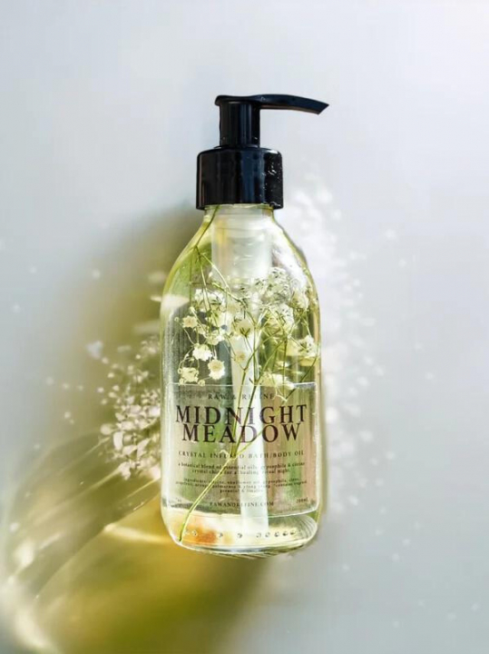 Midnight Meadow Bath & Body Oil 200ml i gruppen Kropspleje / Færdigvarer / Hudpleje hos Rawfoodshop Scandinavia AB (MIDNIGHT01)