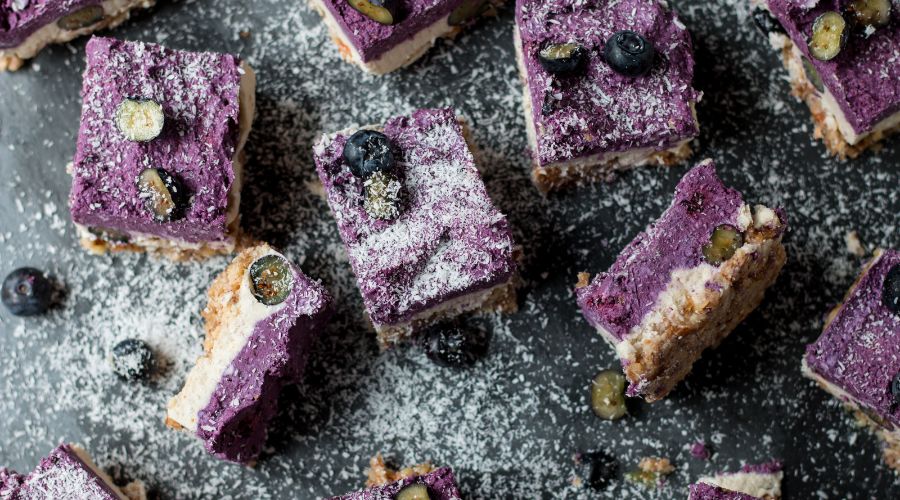 Raw blåbærtærte i tre lag