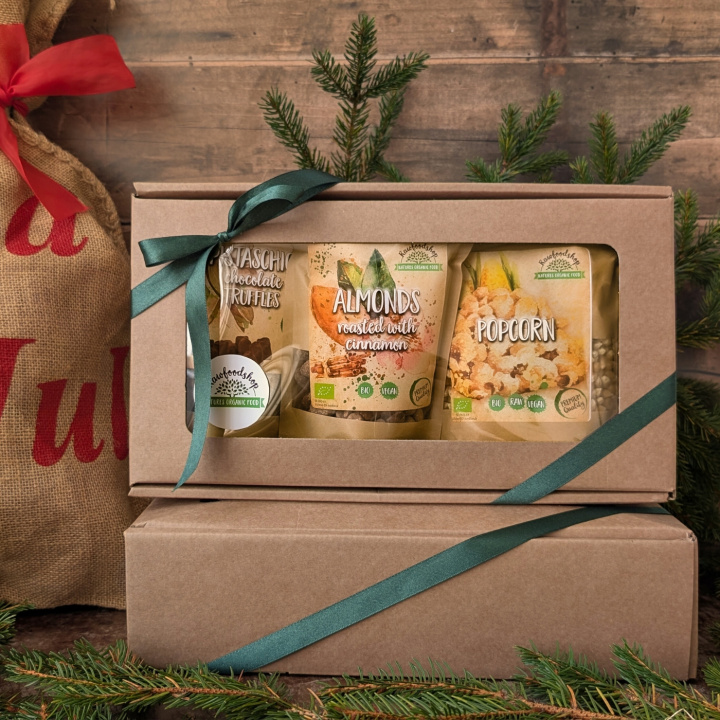 Gaveæske Snacks & Chokolade ØKO 1,2 kg i gruppen Råvarer & Drikke / Slik & Chokolade / Snacks hos Rawfoodshop Scandinavia AB (SNACKSBOX)